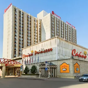 Ramada By Wyndham Center Hotel